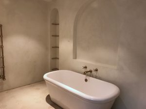 Murs en Béron Ciré dans une salle de bains de luxe