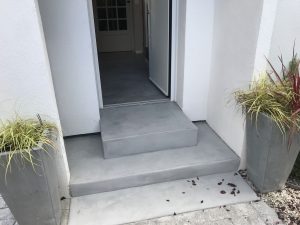 Marches d'entrée de maison en Béton Ciré, à Bordeaux