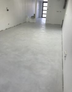 Béton Ciré au sol d'une maison neuve proche de Bordeaux
