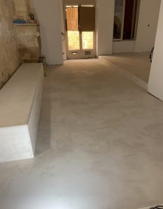 Sol de commerce en Béton Ciré gris clair