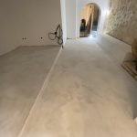 Sol de commerce de Bordeaux en Béton Ciré gris