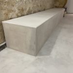 Détail d'un banc en Béton Ciré dans une salle de Sport de Bordeaux