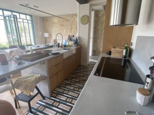 Plans de travail de cuisine moderne recouvert de Béton Ciré