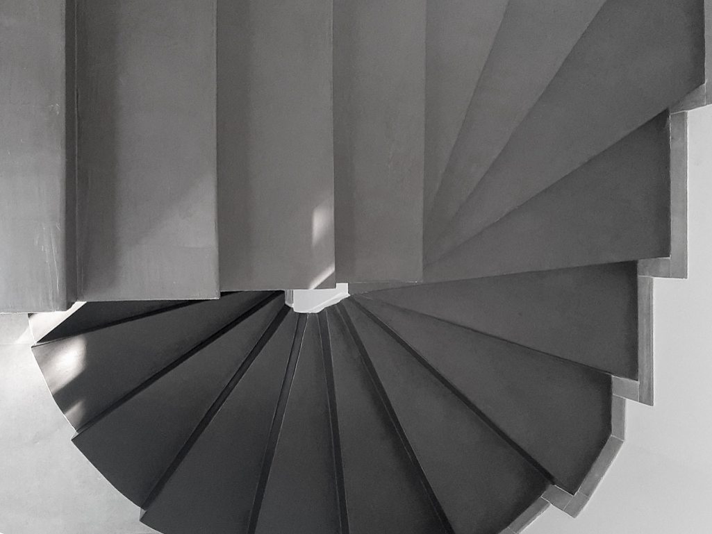 Escalier en Béton Ciré gris anthracite à Bordeaux