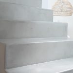 Détail de marches d'escalier en Béton Ciré