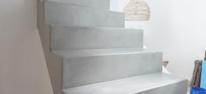 Détail de marches d'escalier en Béton Ciré