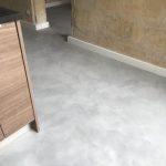 Béton Ciré gris clair dans une maison ancienne de Libourne