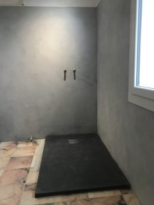Béton Ciré sur les murs d'une douche