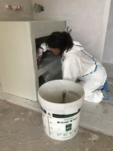 Pose du Béton Ciré dans un meuble