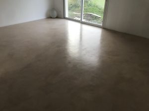 Béton Ciré beige dans une maison neuve du Médoc