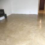Séjour en Béton Ciré marron sur chape neuve à Bordeaux