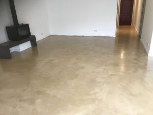 Séjour en Béton Ciré marron sur chape neuve à Bordeaux