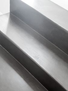 Détail de marches d'escalier en Béton Ciré