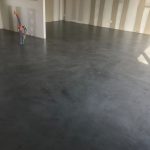 Béton Ciré gris anthracite dans une maison neuve de Cadillac en Gironde