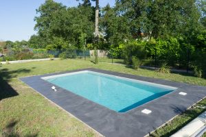 Bordure de piscine en Beton ciré antiglissant