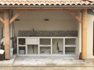 Cuisine d'extérieur en Béton Ciré beige clair