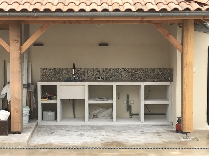 Cuisine d'extérieur en Béton Ciré beige clair