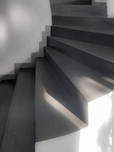 Escalier en Béton Ciré noir mate